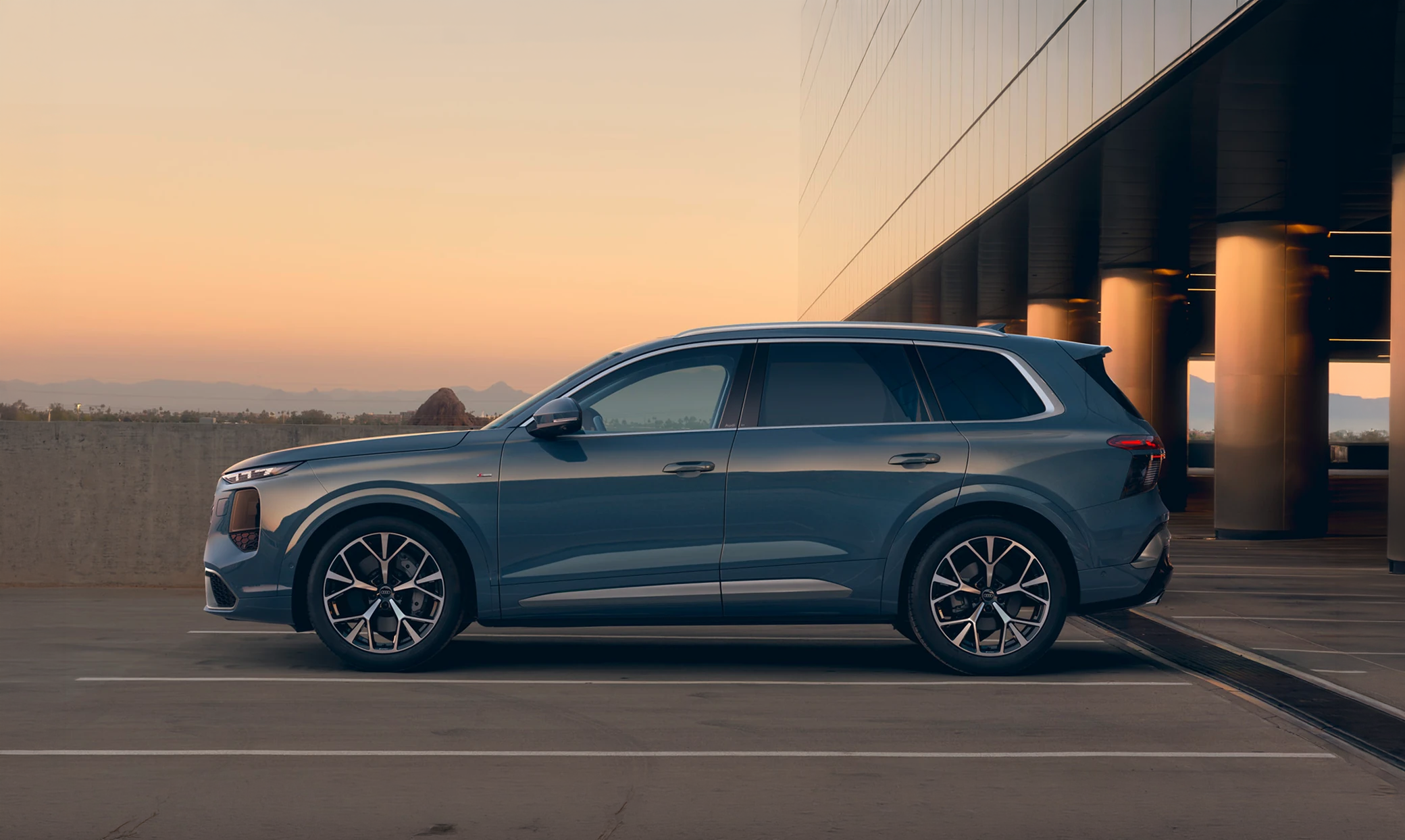 Audi Q7 SUV esivaade